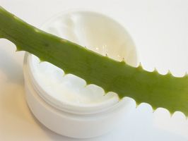 El tratamiento a base de hierbas para las cicatrices del acné