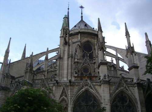 ¿Qué estilo de la arquitectura se ha seguido para la catedral de Notre Dame de Paris?