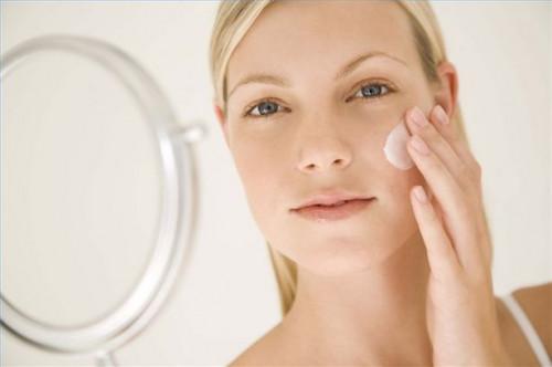Cómo utilizar crema hidratante facial