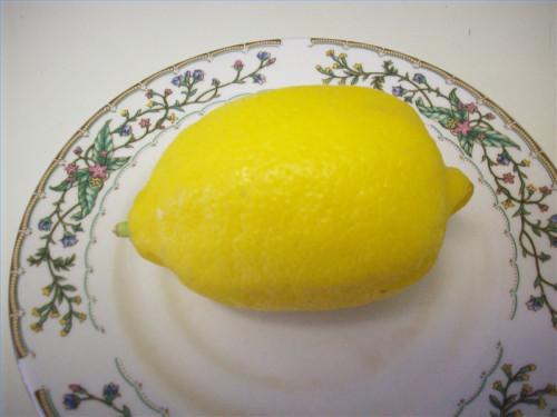 Cómo Zest Limones con un rallador