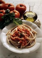 Cómo hacer una salsa roja Uso de pasta de tomate