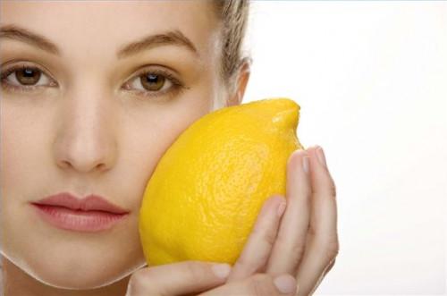 Cómo aclarar el cabello con jugo de limón