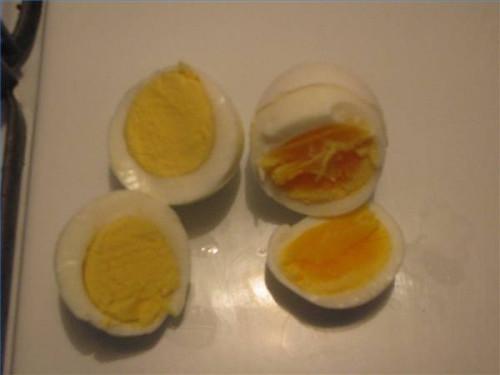 ¿Cómo funciona un huevo duro diferencia de un huevo hervido suave?