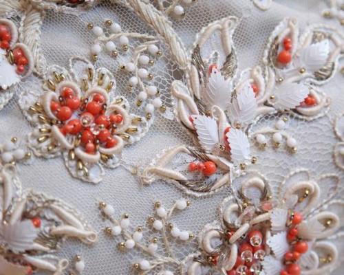 Cómo restaurar y preservar vestidos de lentejuelas de antiguos