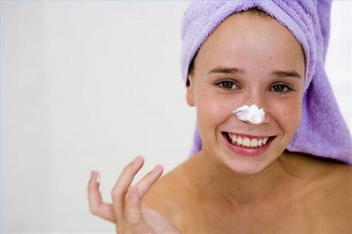 Cómo hacer un suave limpiador facial