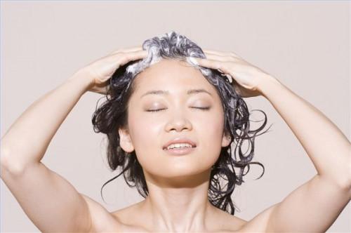 Cómo utilizar el Champú Hidratante para el pelo rizado