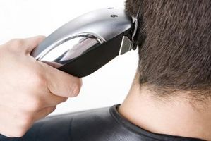 Cómo cortar el pelo grueso para un Hombre