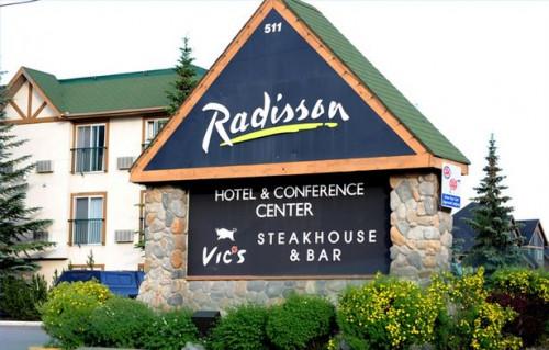 ¿Los niños comen gratis en hoteles Radisson?