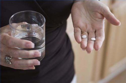 Cómo usar aspirina para curar una espinilla