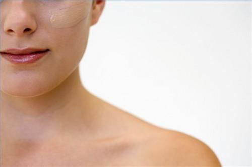 Cómo aplicar maquillaje de la piel Fundación