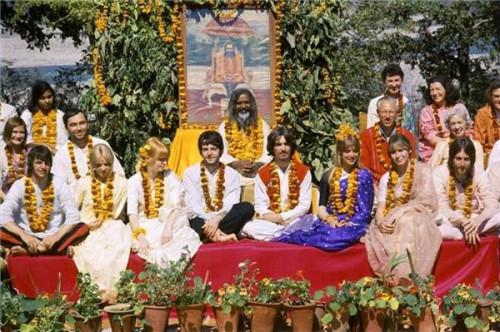 ¿Cómo encontrar sagrados ashrams en la India