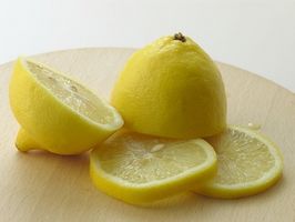 Cómo hacer jugo de limón de cáscara de limón rallada