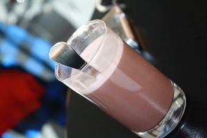 Cómo hacer que su mezcla de chocolate bebida fría propia Nestlé