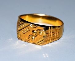 Cómo identificar anillo de la insignia de un Josten
