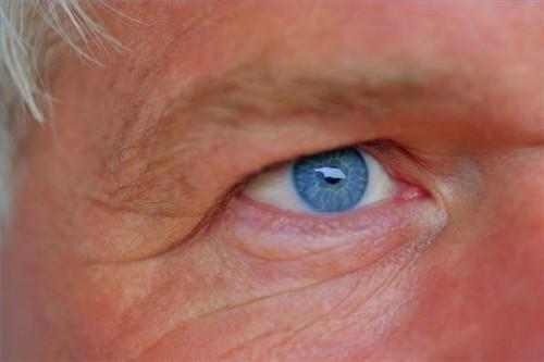 Cómo conseguir Azul marino ojos ahumados