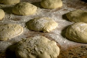 Cómo hacer una pasta de pan Tazón