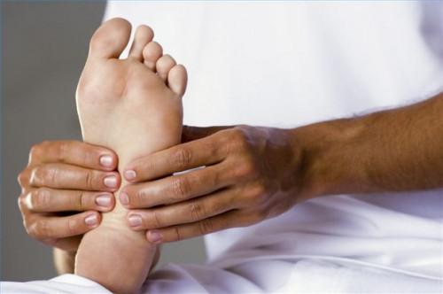 Cómo utilizar la terapia de masaje para el dolor de pies