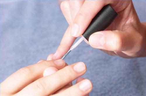 Cómo evitar las manchas blancas en las uñas