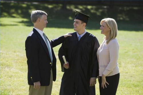 Cómo vestir al asistir a una ceremonia de graduación de la Ivy League (masculino)