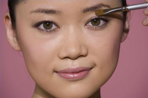 Cómo seleccionar maquillaje de ojos que complementa colorear asiática