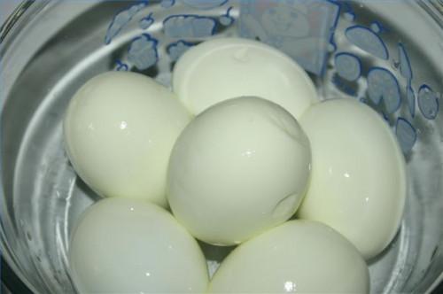 ¿Cómo funcionan los Huevos duros Mantener fuera del refrigerador?
