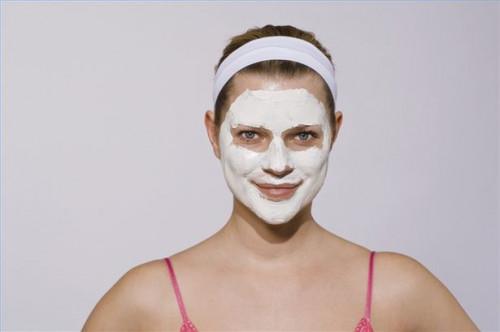 Cómo aplicar una máscara facial tratamiento del acné