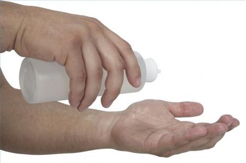 Cómo hacer un clavo natural que blanquea la crema de la mano