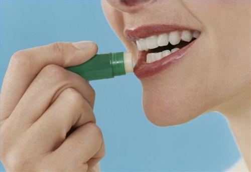 Cómo tratar los labios agrietados