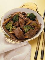 Cómo cocinar la carne de vaca china fácil con salteado de brócoli