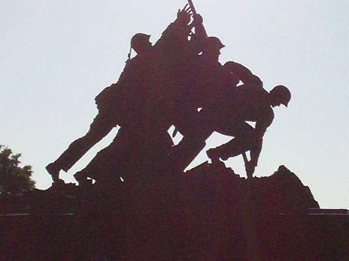 Cómo encontrar el Iwo Jima Memorial en Arlington, Virginia