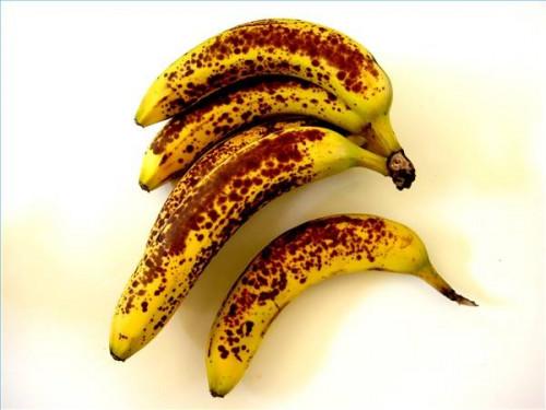 ¿Qué causa los plátanos para madurar?