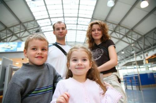Cómo sobrevivir a un viaje al aeropuerto con sus hijos