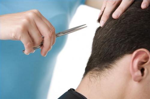 Cómo cortar el pelo de los hombres con sentimiento