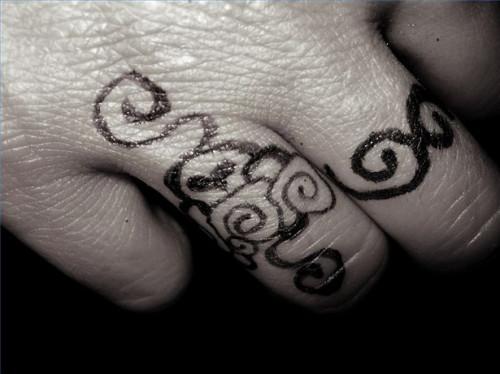 Cómo diseñar un tatuaje celta anillo de bodas