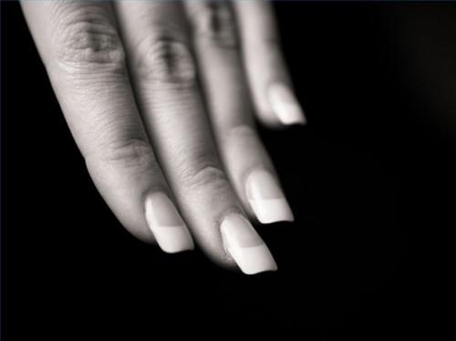 ¿Cómo hacer una manicura francesa en uñas acrílicas