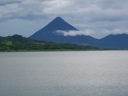 Como muchos volcanes hay en Costa Rica?