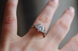 Cómo elegir una configuración de anillo de diamante