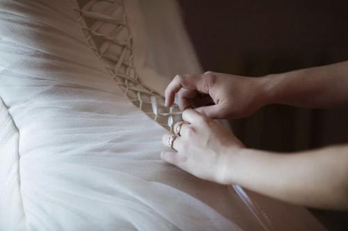 Cómo Encaje un vestido de corsé con respaldo