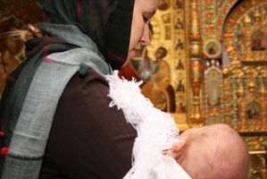 Cómo quitar las manchas en la ropa del bebé del bautizo